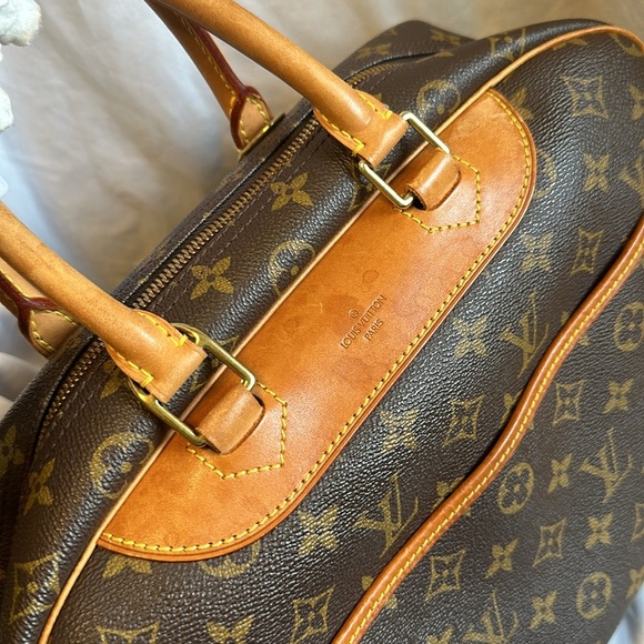 Louis Vuitton Deauville Authentic EUC - Picture 9 of 15